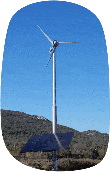 Camping écologique en Ardèche avec une éolienne - énergies renouvelables